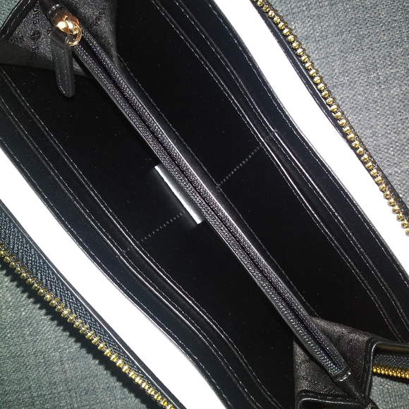 NWT MICHAEL KORS LARGE ZIP AROUND TRAVEL CONTINENTAL WRISTLET WALLET - Picture 2 of 13